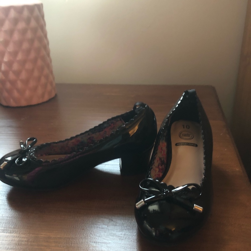 Girls heel black shoes